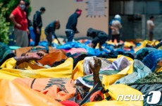 인니 강진·쓰나미 최소 832명 사망…