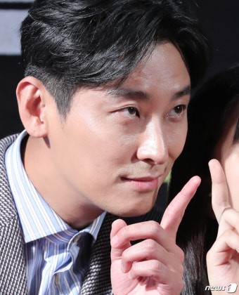 주지훈, 만두 셀카 장인의 범상치 않은 포즈