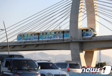 대구도시철도 3호선 팔달교 위 멈춰