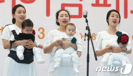 아이를 위해 노래합니다