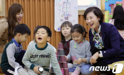 동심으로 돌아간 유은혜 사회부총리