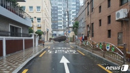 태풍 콩레이 강풍에 떨어진 교회 종탑