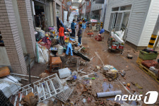 태풍 콩레이 영향, 강구시장 침수피해로 흙탕물 가득 