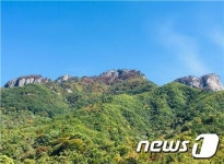 ‘울긋불긋’ 월악산 단풍 시작…10월 하순 절정