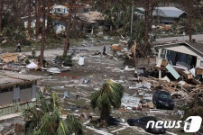 [사진] 美 허리케인 강타…폐허로 변한 주택가