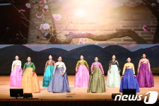 크라운-해태 주최 제14회 창신제서 동부민요 공연 펼치는 명창들