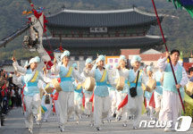 북치고 장구치고 신명나는 판놀이 길놀이