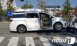 순천만정원 앞 도로서 시내버스-승합차 충돌…3명 다쳐