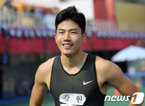 박태건 육상 단거리 제왕의 미소 