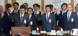 [국감]선서하는 황한식 부산고등법원장