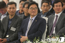 SK텔레콤연구원구내매점 | SK텔레콤 전국대리점협의회 참석한 우원식 의원
