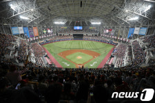 고척스카이돔 가득 메운 가을야구의 열기 