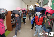 재난안전훈련하는 어린이들