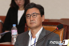 [국감]심각한 표정의 이승열 국제방송교류재단 사장