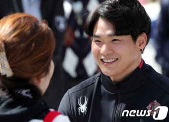 전국체전 역도 3관왕 유동주 '눈싸움이 더 어렵네'