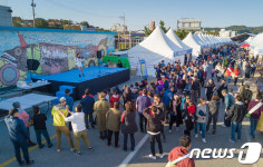 명태는 없었지만…강원 고성통일명태축제장은 북적였다