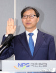 [국감]증인선서하는 김성주 국민연금공단 이사장 