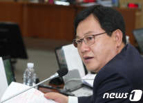 [국감] 질의하는 이은권 자유한국당의원