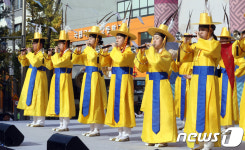 대취타 공연 펼치는 국악고 학생들