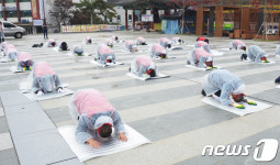 춘천 환경사업소 노조 시청 광장서 108배
