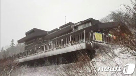 눈 내린 설악산 소청대피소