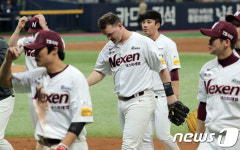넥센 '플레이오프 5차전에서 만나요'