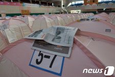 포항지진 1년, 체육관 생활하는 이재민들 
