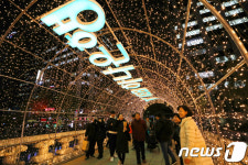 반짝이는 터널 아래