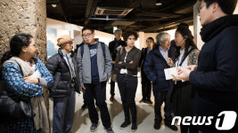 아시아문학페스티벌 앞두고 작가들 5·18유적지 찾아