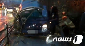 인천 한 사거리서 택시와 화물차 충돌…2명 부상