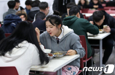 대구 시민단체 중학교도 전면 무상급식 도입해야
