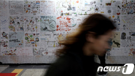 서울 지하철 명동역 한글 벽화로 새단장