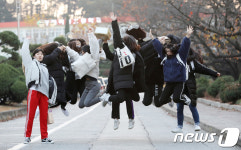 고생했다…수원 영복여고 곳곳 수험생 위한 격려