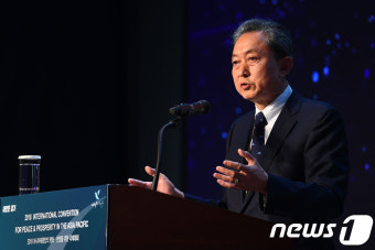 기조연설하는 하토야마 유키오 전 일본총리