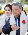 국민의례하는 최신원 SK네트윅스 회장