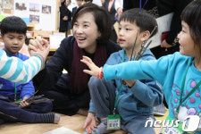 유은혜 국·공립유치원 확충 우선 추진…공공성 강화