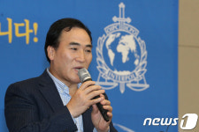 소감 밝히는 김종양 인터폴 신임총재