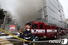 KT아현지사 화재로 인근지역 KT 유무선통신 1시간째 먹통