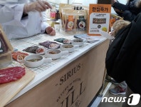 개나 줘버려는 옛말… 사람 먹는 원료로 만든 펫푸드 대세