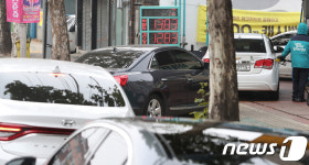 값싼 기름 반갑다 주유소 앞 대기행렬