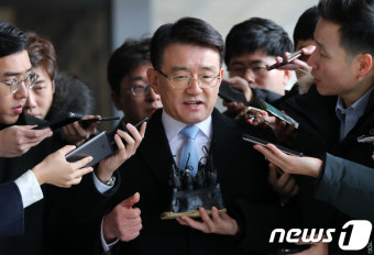 '세월호 유족 불법 사찰' 이재수 전 기무사령관 검찰 출석