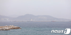 미세먼지로 뿌옇게 변한 도심