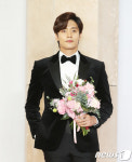 성훈, 꽃을 든 남자