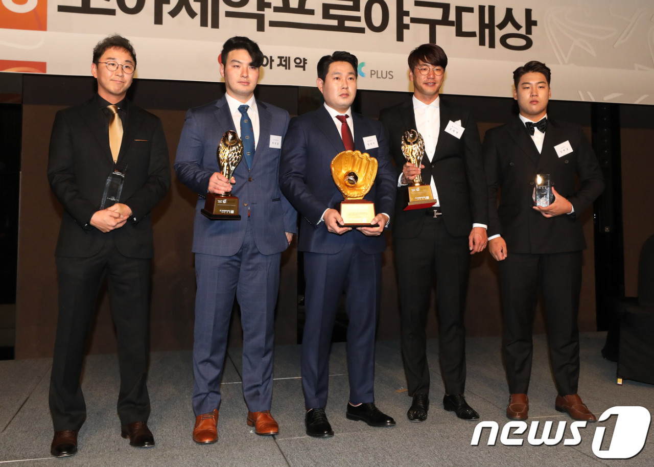 키움, FA 송성문과 6년 120억원 계약 체결, 김광현 이어 두 번째로 큰 규모.