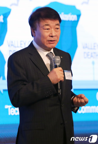 인사말하는 김상철 회장