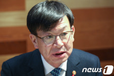편의점 점주들과 대화하는 김상조 공정거래위원장