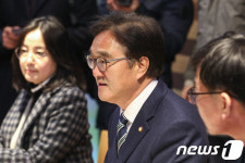 편의점 점주들과 대화하는 우원식 의원
