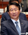 웃음 짓는 조정식 의원
