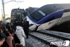 개통 1년 앞두고 탈선 사고 발생한 강릉선 KTX