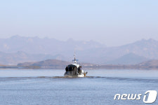   북으로 귀환하는 북측 조사선